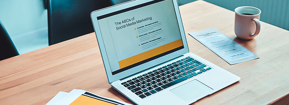 Lanzar campañas en Redes Sociales, significa que tu marca se hará presente de manera constante en el muro de cientos de personas que cumplen con el perfil de tu mercado meta.